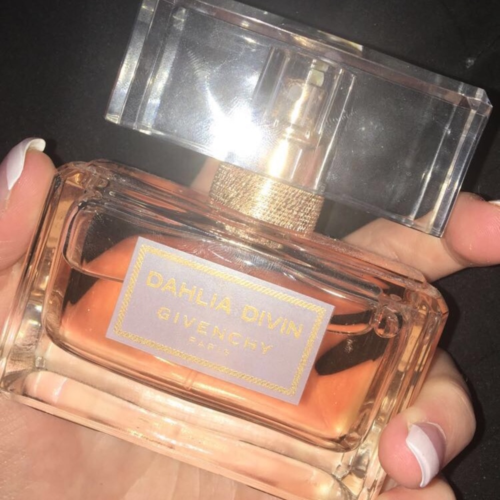 Dahlia Divin Givenchy Paris Perfume